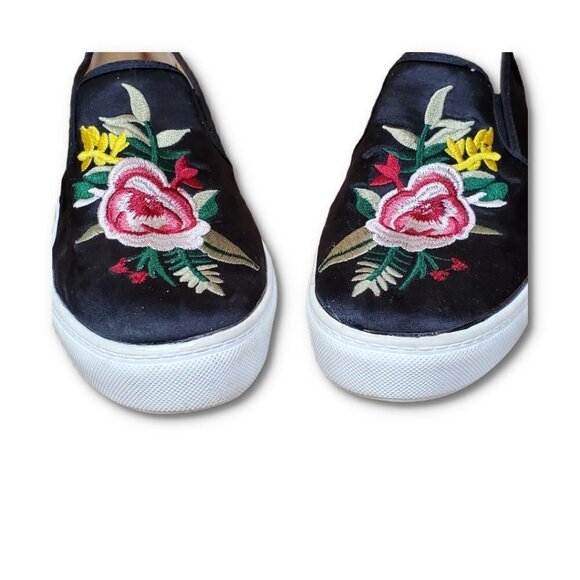 💥230 Dirty Laundry Big Buddha Embroidered Flower Slip On Sneakers - Picture 1 of 9